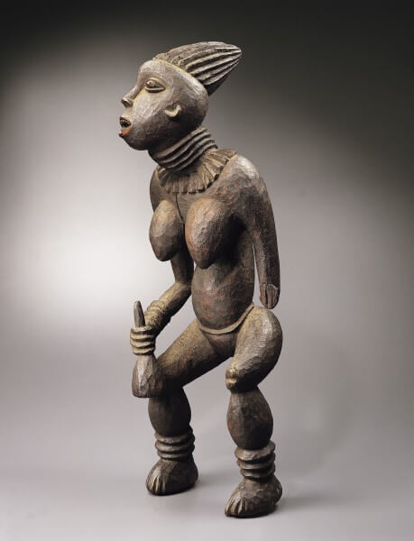 BANGWA CAMEROUN Région : Grassfields Statue lefem à l'effigie d'une princesse, njuindem Bois et pigments H. : 85 cm Musée Dapper, Paris Inv. n° 3343 © Archives Musée Dapper – Photo Hughes Dubois.